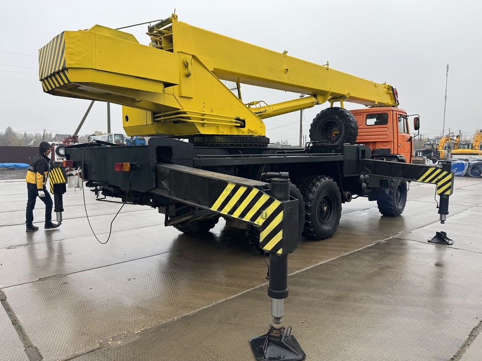 Ивановец КС-45717, 2011 год, 3 200 000 рублей, 3 фотография