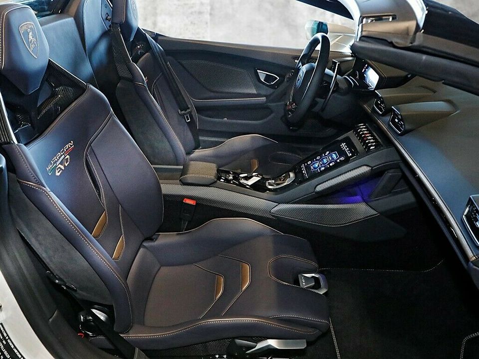 Lamborghini Huracán, 2022 год, 39 778 500 рублей, 35 фотография