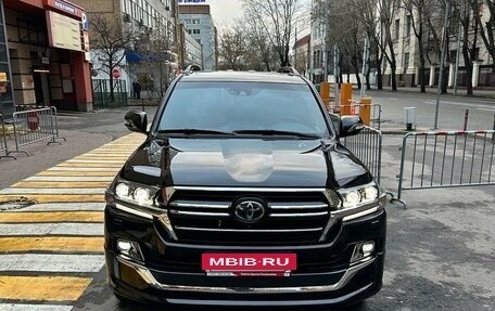 Toyota Land Cruiser 200, 2019 год, 10 000 000 рублей, 2 фотография