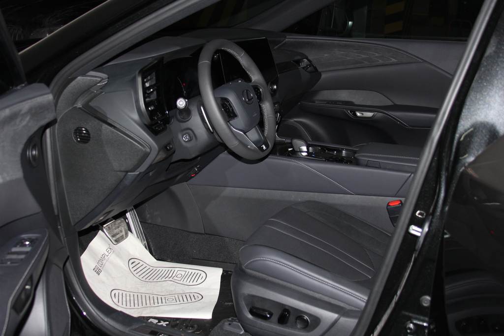 Lexus RX IV рестайлинг, 2023 год, 9 300 000 рублей, 10 фотография