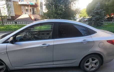 Hyundai Solaris II рестайлинг, 2013 год, 650 000 рублей, 4 фотография