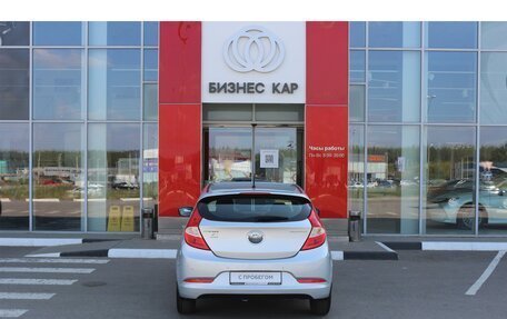 Hyundai Solaris II рестайлинг, 2015 год, 1 120 000 рублей, 6 фотография