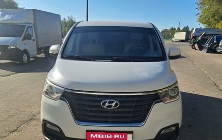 Hyundai H-1 II рестайлинг, 2018 год, 3 190 000 рублей, 2 фотография