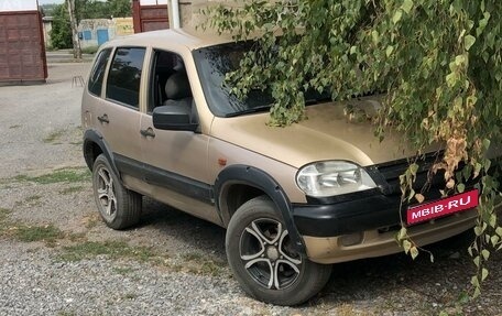 Chevrolet Niva I рестайлинг, 2004 год, 450 000 рублей, 1 фотография