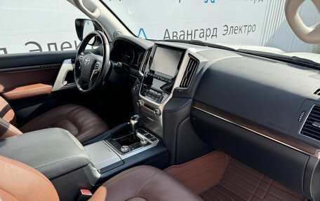 Toyota Land Cruiser 200, 2018 год, 8 290 000 рублей, 20 фотография