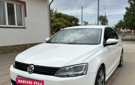 Volkswagen Jetta VI, 2012 год, 1 220 000 рублей, 2 фотография