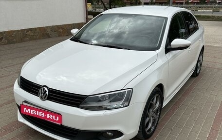 Volkswagen Jetta VI, 2012 год, 1 220 000 рублей, 3 фотография