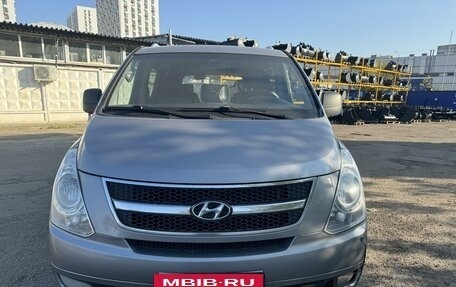 Hyundai Grand Starex Grand Starex I рестайлинг 2, 2014 год, 2 000 000 рублей, 2 фотография