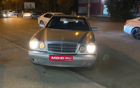 Mercedes-Benz E-Класс, 1998 год, 300 000 рублей, 2 фотография