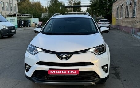 Toyota RAV4, 2017 год, 2 800 000 рублей, 4 фотография