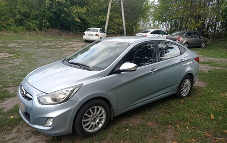 Hyundai Solaris II рестайлинг, 2012 год, 1 030 000 рублей, 2 фотография