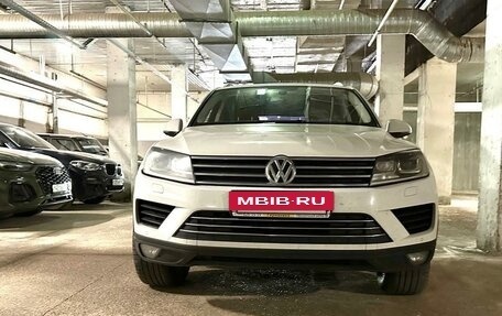 Volkswagen Touareg III, 2015 год, 2 790 000 рублей, 2 фотография