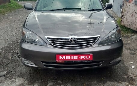 Toyota Camry V40, 2002 год, 780 000 рублей, 1 фотография