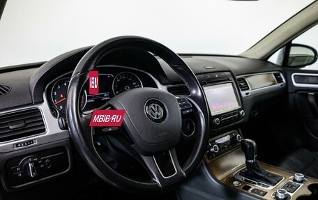 Volkswagen Touareg III, 2015 год, 3 099 000 рублей, 12 фотография