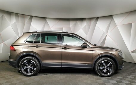 Volkswagen Tiguan II, 2018 год, 2 999 000 рублей, 6 фотография