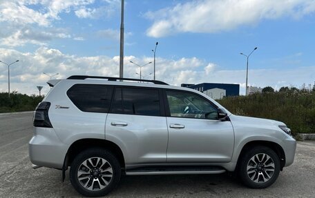 Toyota Land Cruiser Prado 150 рестайлинг 2, 2022 год, 9 150 000 рублей, 3 фотография