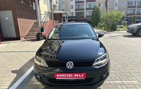 Volkswagen Jetta VI, 2011 год, 1 200 000 рублей, 2 фотография