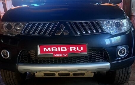 Mitsubishi Pajero Sport II рестайлинг, 2013 год, 1 690 000 рублей, 3 фотография