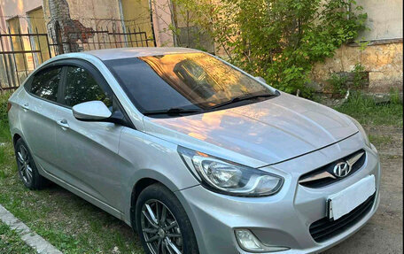 Hyundai Solaris II рестайлинг, 2011 год, 800 000 рублей, 4 фотография