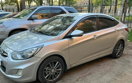 Hyundai Solaris II рестайлинг, 2011 год, 800 000 рублей, 6 фотография