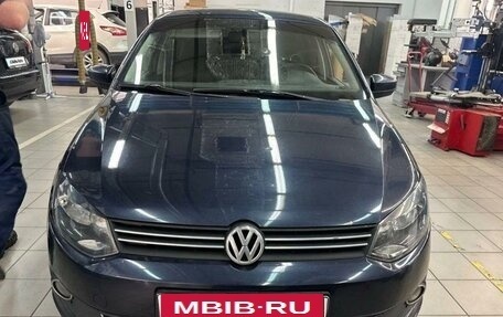 Volkswagen Polo VI (EU Market), 2011 год, 697 000 рублей, 2 фотография