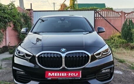 BMW 1 серия, 2021 год, 2 250 000 рублей, 1 фотография