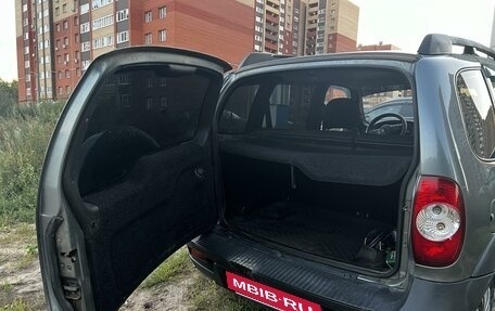 Chevrolet Niva I рестайлинг, 2011 год, 600 000 рублей, 14 фотография