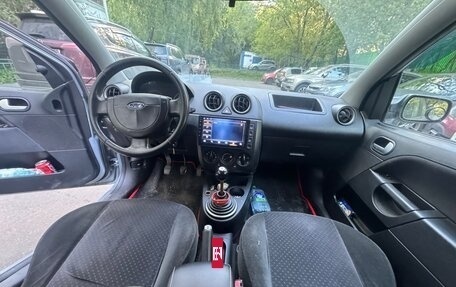 Ford Fiesta, 2005 год, 300 000 рублей, 6 фотография