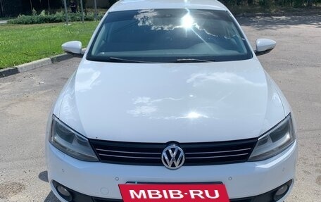 Volkswagen Jetta VI, 2013 год, 1 100 000 рублей, 2 фотография