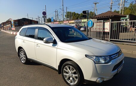 Mitsubishi Outlander III рестайлинг 3, 2013 год, 1 690 000 рублей, 3 фотография