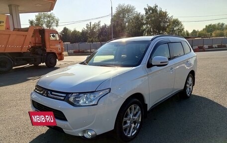 Mitsubishi Outlander III рестайлинг 3, 2013 год, 1 690 000 рублей, 2 фотография