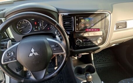 Mitsubishi Outlander III рестайлинг 3, 2013 год, 1 690 000 рублей, 12 фотография