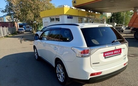 Mitsubishi Outlander III рестайлинг 3, 2013 год, 1 690 000 рублей, 8 фотография