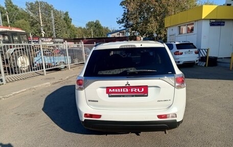 Mitsubishi Outlander III рестайлинг 3, 2013 год, 1 690 000 рублей, 6 фотография