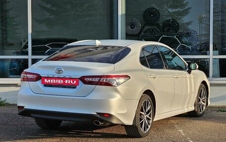 Toyota Camry, 2021 год, 3 300 000 рублей, 5 фотография