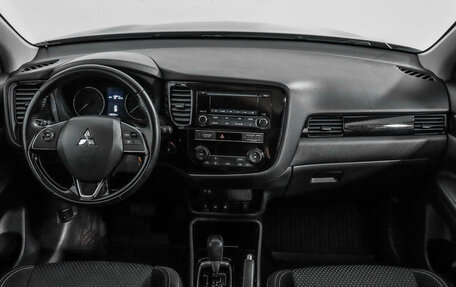 Mitsubishi Outlander III рестайлинг 3, 2019 год, 2 099 555 рублей, 12 фотография