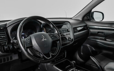 Mitsubishi Outlander III рестайлинг 3, 2019 год, 2 099 555 рублей, 9 фотография