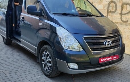 Hyundai Grand Starex Grand Starex I рестайлинг 2, 2017 год, 3 000 000 рублей, 1 фотография