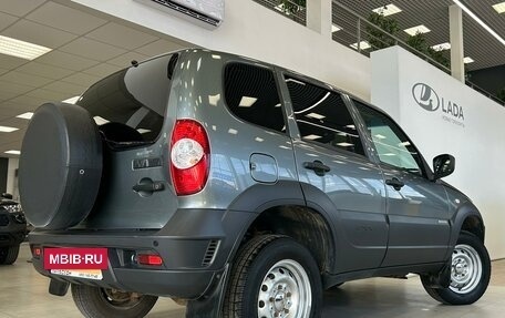 Chevrolet Niva I рестайлинг, 2017 год, 820 000 рублей, 2 фотография