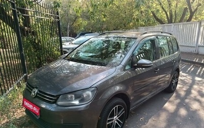 Volkswagen Touran III, 2010 год, 859 000 рублей, 1 фотография