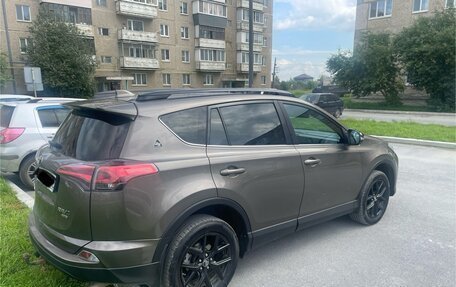 Toyota RAV4, 2019 год, 3 170 000 рублей, 4 фотография