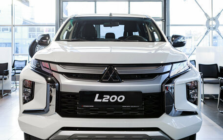 Mitsubishi L200 IV рестайлинг, 2023 год, 5 400 000 рублей, 2 фотография