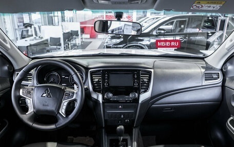 Mitsubishi L200 IV рестайлинг, 2023 год, 5 400 000 рублей, 8 фотография