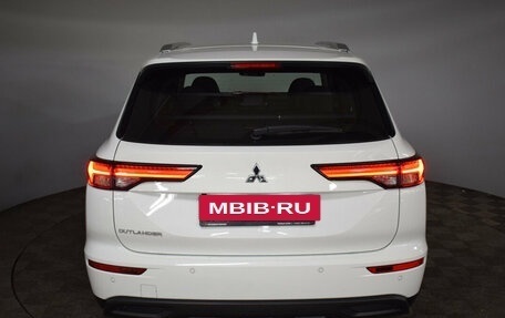 Mitsubishi Outlander, 2023 год, 5 770 000 рублей, 16 фотография