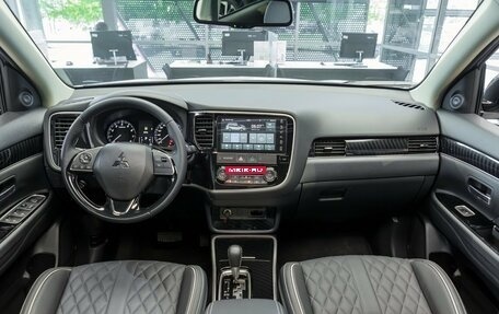 Mitsubishi Outlander III рестайлинг 3, 2022 год, 4 850 000 рублей, 15 фотография