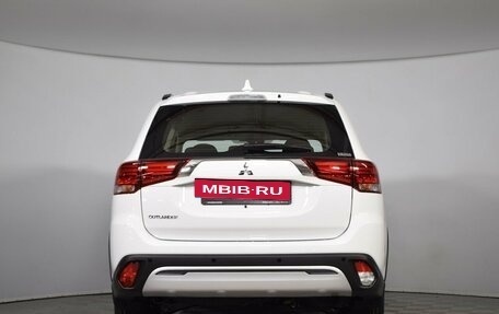 Mitsubishi Outlander III рестайлинг 3, 2022 год, 3 750 000 рублей, 5 фотография