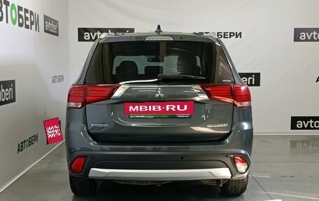 Mitsubishi Outlander III рестайлинг 3, 2018 год, 2 214 000 рублей, 8 фотография