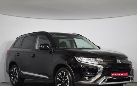 Mitsubishi Outlander III рестайлинг 3, 2022 год, 3 750 000 рублей, 3 фотография