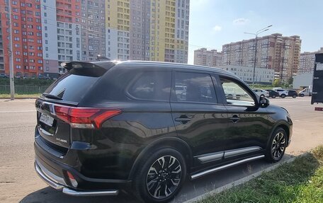 Mitsubishi Outlander III рестайлинг 3, 2017 год, 2 300 000 рублей, 3 фотография