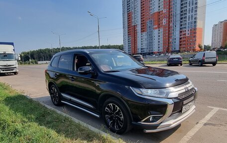 Mitsubishi Outlander III рестайлинг 3, 2017 год, 2 300 000 рублей, 2 фотография